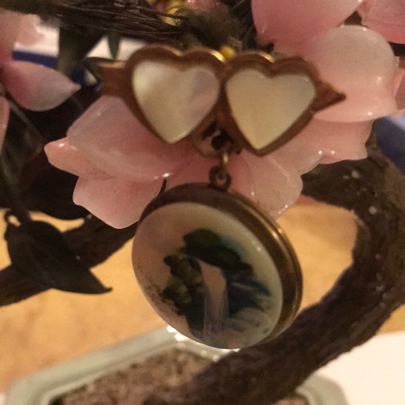 victorian Jewelry - Victorian mop locket brooch